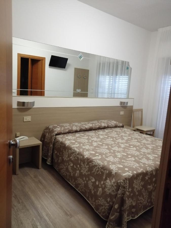 Hotel Columbia & Ninfea Лидо ди Йезоло Екстериор снимка