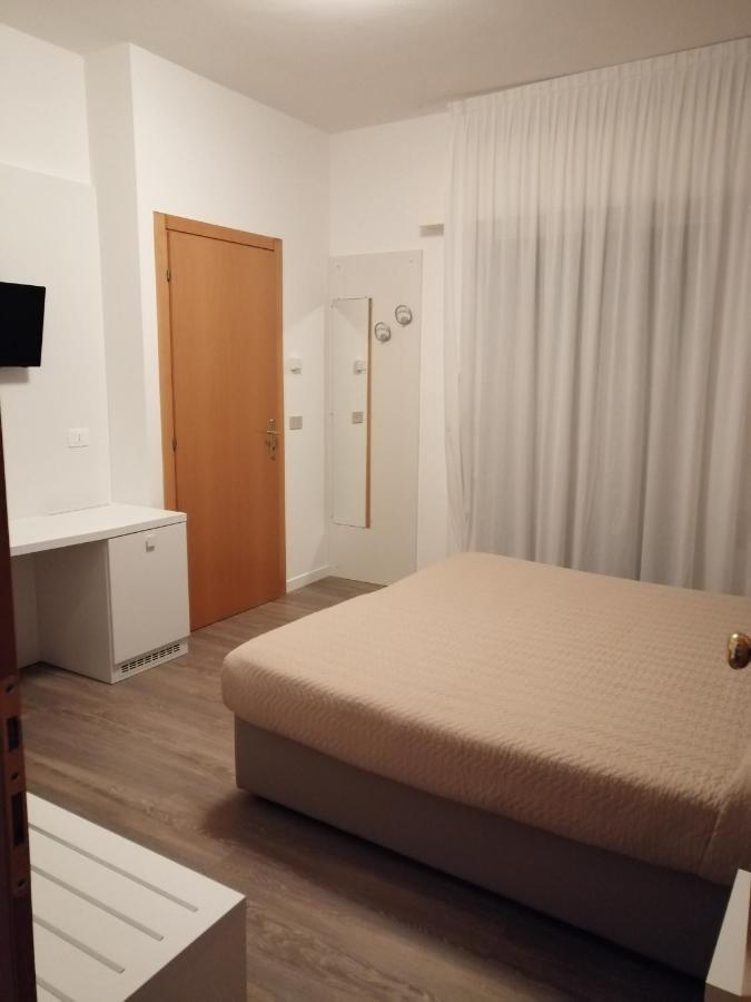 Hotel Columbia & Ninfea Лидо ди Йезоло Екстериор снимка